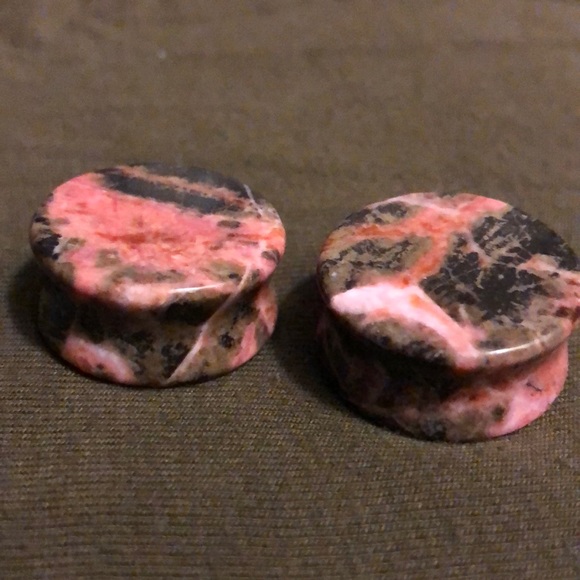Stone plugs - Picture 3 of 3